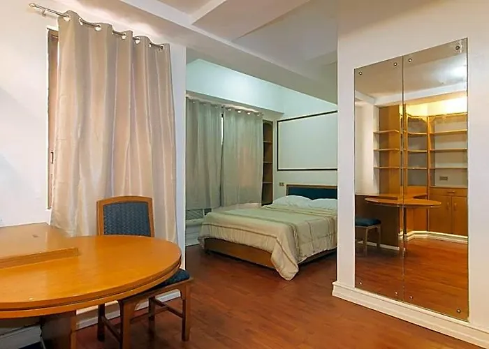 Sunette Tower Makati فندق *