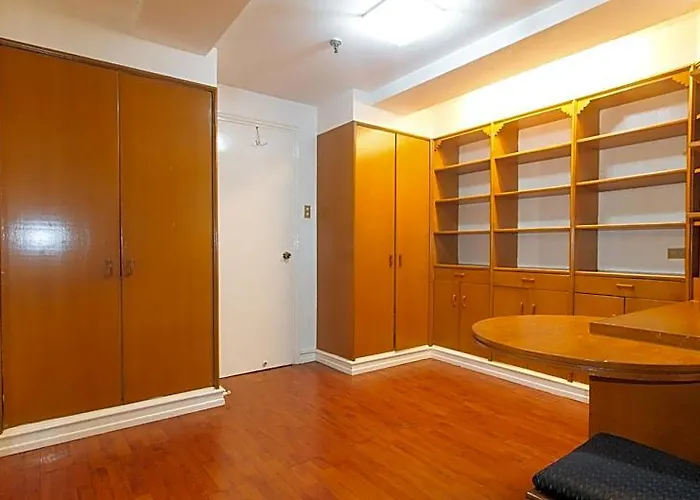 Sunette Tower Makati فندق *