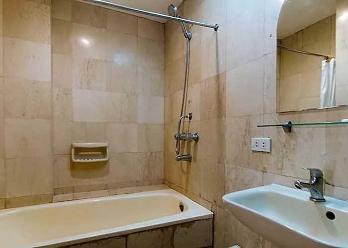 Sunette Tower Makati فندق *