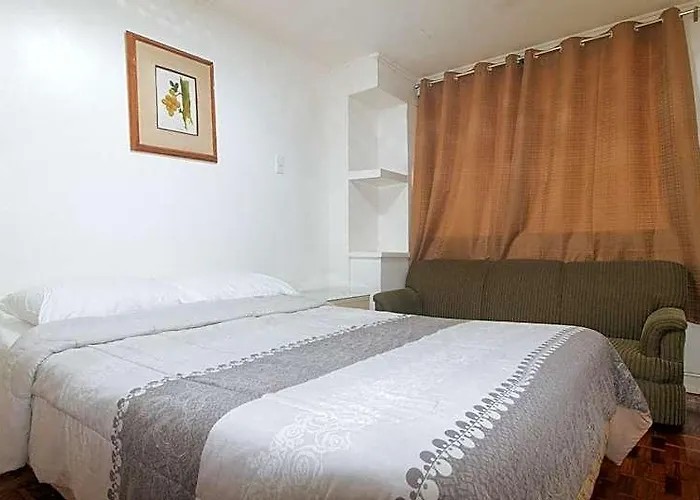 Sunette Tower Makati فندق *